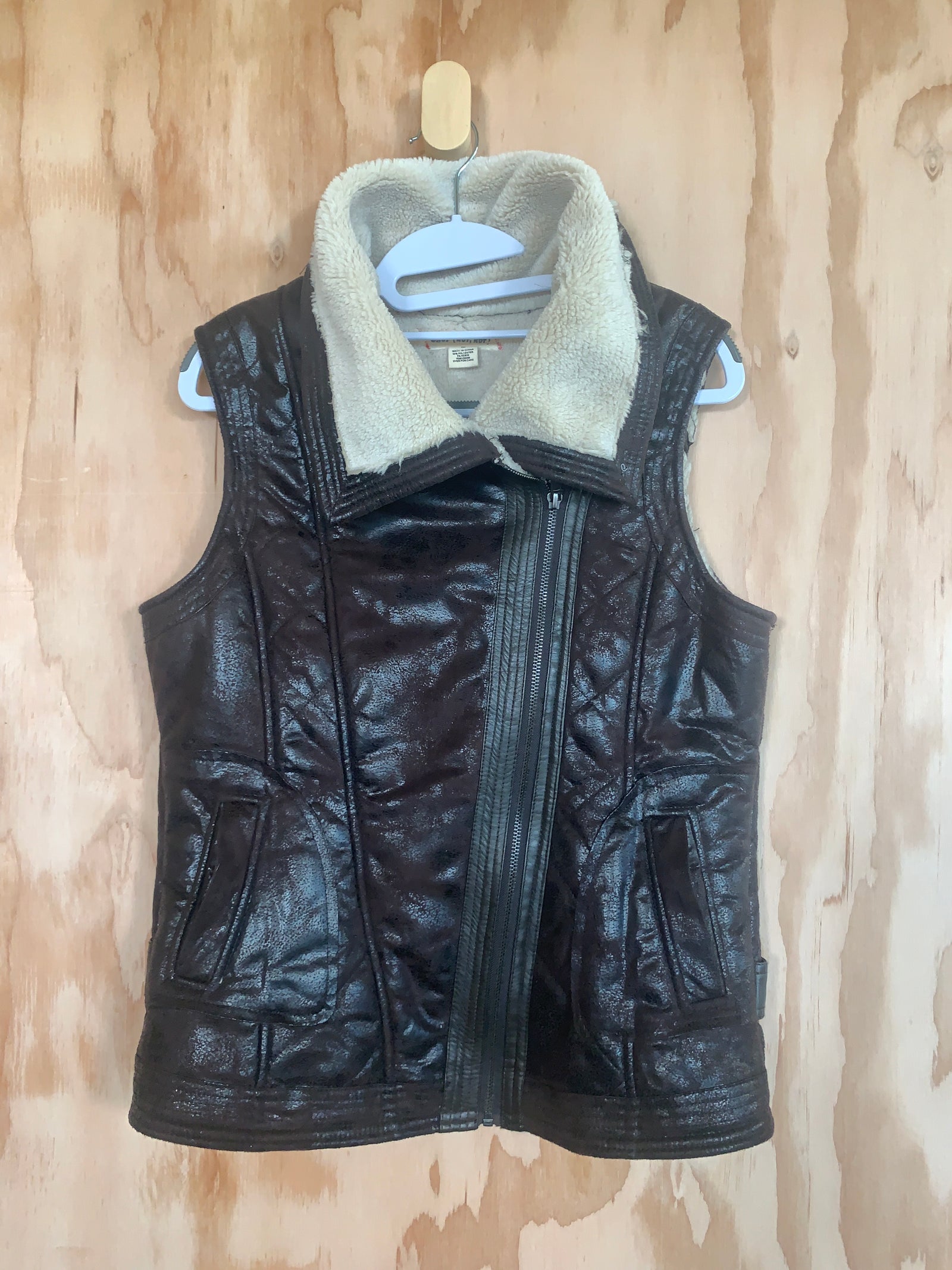 VEST (Brown) - Chur Kor Kor